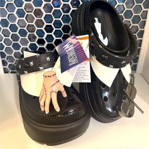Crocs Wednesday Adams Family Stomp Clogs Black, Sz 7 Women with Jibbitz